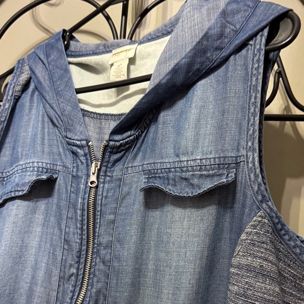 Hooded Vest with Zipper Zenergy by chicos 2 - Picture 7 of 13